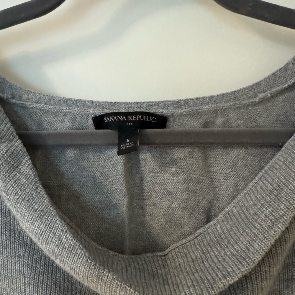 Banana Republic Cowl Neck Sweater Tank size small - Picture 5 of 6